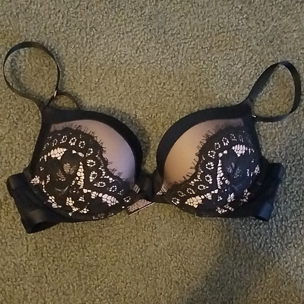 NWOT Victoria's Secret Bra